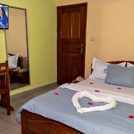 Hotel Le Printemps Douala Exterior photo